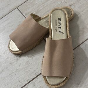 Maypol Women's beige leather Slip-On Espadrille Slide
Size9 or EUR 40